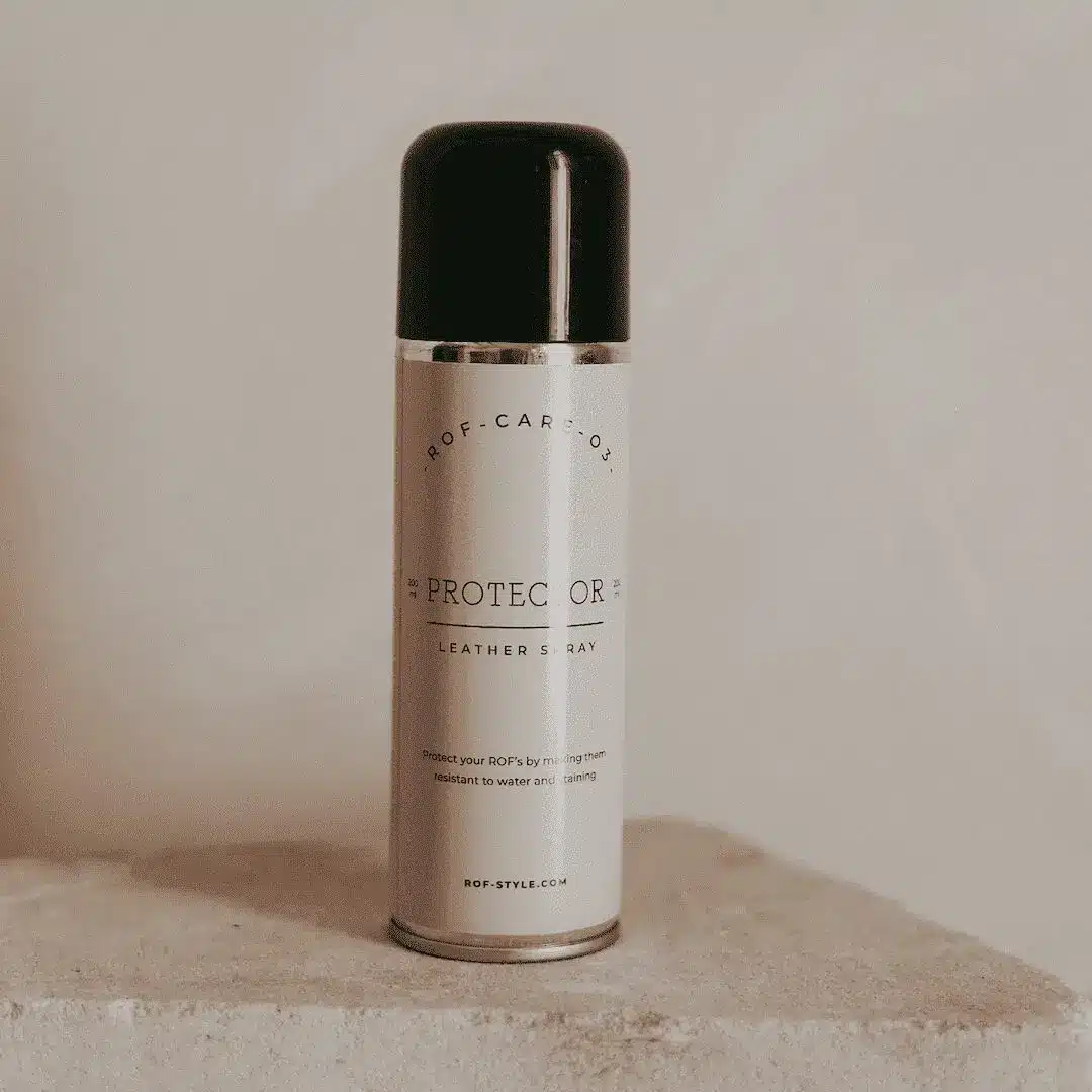 03 / Leather Spray 1 03 / Leather Spray